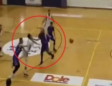 Σοκαριστικό βίντεο: Παίκτης κινδυνεύει να χάσει την όρασή του από γροθιά σε αγώνα Β’ εθνικής